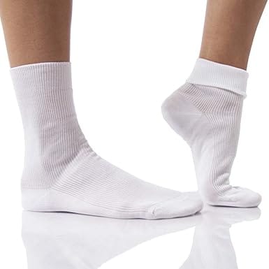 travel-essentials-must-have-items-for-travelling-with-diabetes-compression-socks